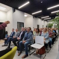 Twoja obecność na LinkedIn Local Katowice zwiększa Twoją rozpoznawalność wśród przedsiębiorców i specjalistów z Twojej okolicy. To szansa, by pokazać, kim jesteś, co robisz i jakie wartości reprezentujesz.