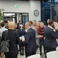 W dzisiejszym cyfrowym świecie większość kontaktów odbywa się online. LinkedIn Local Katowice pozwala przenieść te znajomości do rzeczywistości, co otwiera drzwi do bardziej wartościowych i trwałych relacji zawodowych.